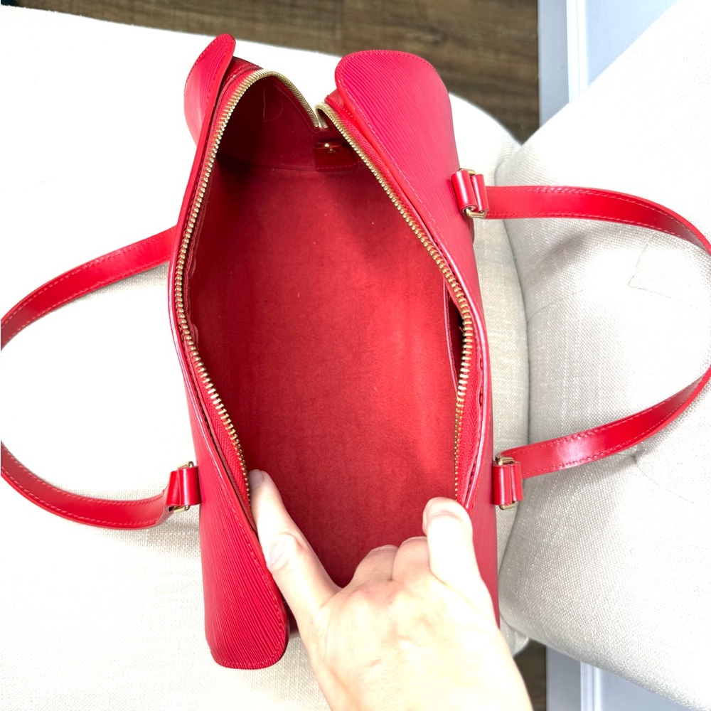 Authentic Louis Vuitton Soufflot bag M52227 red Epi leather with mini pouch - Picture 14 of 16